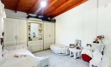 2 DEPTOS DE 2 AMBIENTES + 2 LOCALES VENTA BANFIELD