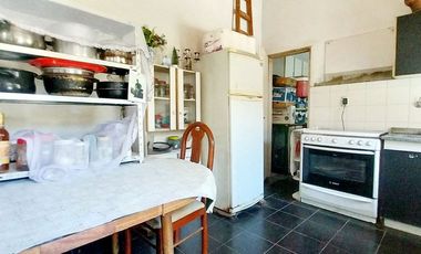 2 DEPTOS DE 2 AMBIENTES + 2 LOCALES VENTA BANFIELD