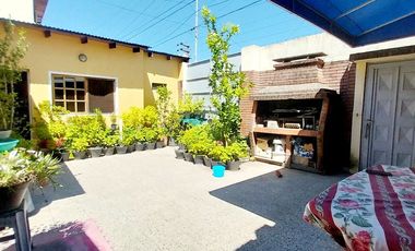 2 DEPTOS DE 2 AMBIENTES + 2 LOCALES VENTA BANFIELD