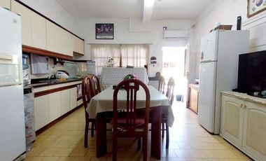 2 DEPTOS DE 2 AMBIENTES + 2 LOCALES VENTA BANFIELD