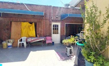 2 DEPTOS DE 2 AMBIENTES + 2 LOCALES VENTA BANFIELD