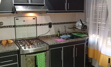 VENTA CASA 3 AMB CON QUINCHO Y PILETA CLAYPOLE
