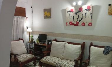 VENTA CASA 3 AMB CON QUINCHO Y PILETA CLAYPOLE
