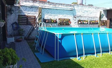 VENTA CASA 3 AMB CON QUINCHO Y PILETA CLAYPOLE
