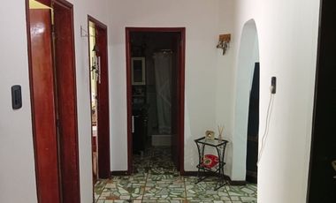 VENTA CASA 3 AMB CON QUINCHO Y PILETA CLAYPOLE