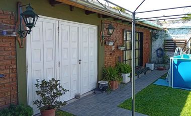 VENTA CASA 3 AMB CON QUINCHO Y PILETA CLAYPOLE