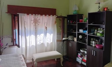 VENTA CASA 3 AMB CON QUINCHO Y PILETA CLAYPOLE