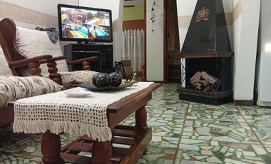 VENTA CASA 3 AMB CON QUINCHO Y PILETA CLAYPOLE
