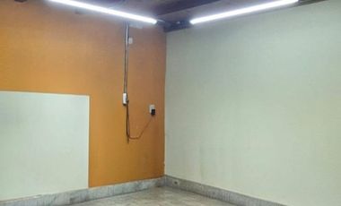 Galpon con oficina y baño.