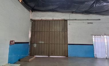 Galpon con oficina y baño.