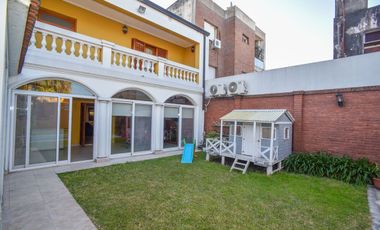 CASA FUNCIONAL CON 4 DORMI CON COCH PASANTE Y PILE