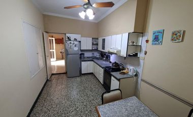 Casa con depto en PA, 2 Dorm c/u, cochera, patio