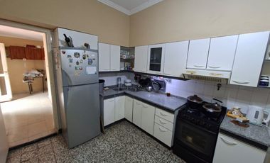 Casa con depto en PA, 2 Dorm c/u, cochera, patio