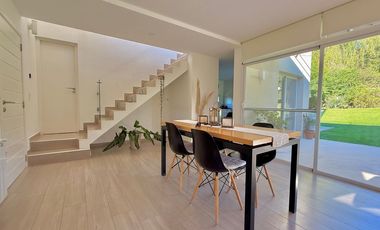 VENTA CASA 3 AMB CON PARQUE SIERRA DE LOS PADRES
