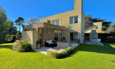 VENTA CASA 3 AMB CON PARQUE SIERRA DE LOS PADRES