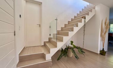 VENTA CASA 3 AMB CON PARQUE SIERRA DE LOS PADRES