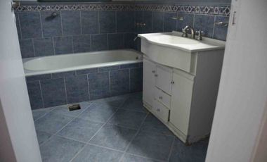VENTA CASA 4 AMB C/GARAGE CENTRO BALCARCE A.CREDIT