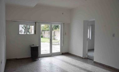 VENTA CASA 4 AMB C/GARAGE CENTRO BALCARCE A.CREDIT