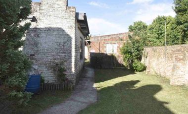VENTA CASA 4 AMB C/GARAGE CENTRO BALCARCE A.CREDIT