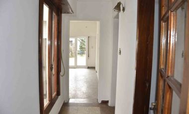 VENTA CASA 4 AMB C/GARAGE CENTRO BALCARCE A.CREDIT