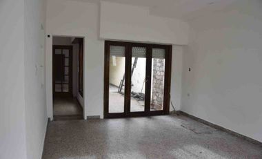 VENTA CASA 4 AMB C/GARAGE CENTRO BALCARCE A.CREDIT