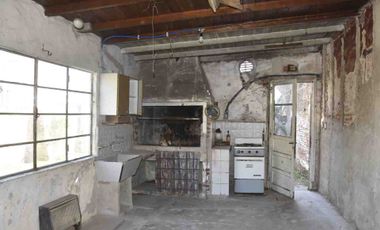 VENTA CASA 4 AMB C/GARAGE CENTRO BALCARCE A.CREDIT