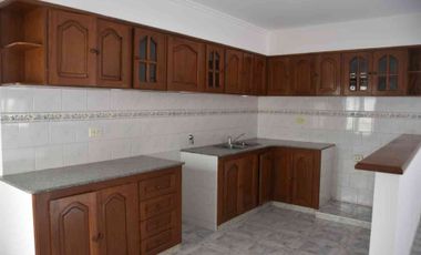 VENTA CASA 4 AMB C/GARAGE CENTRO BALCARCE A.CREDIT