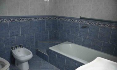 VENTA CASA 4 AMB C/GARAGE CENTRO BALCARCE A.CREDIT