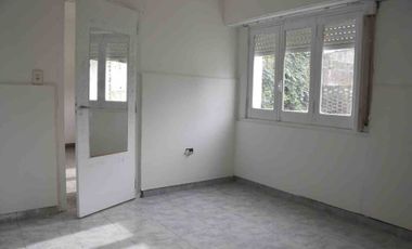 VENTA CASA 4 AMB C/GARAGE CENTRO BALCARCE A.CREDIT