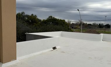 ALQUILER / CASA/ TODOS LOS SERVICIOS Y PILETA