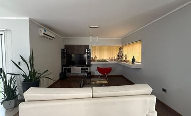 ALQUILER / CASA/ TODOS LOS SERVICIOS Y PILETA