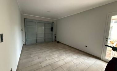 ALQUILER / CASA/ TODOS LOS SERVICIOS Y PILETA