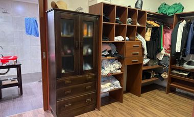 ALQUILER / CASA/ TODOS LOS SERVICIOS Y PILETA