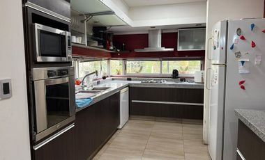 ALQUILER / CASA/ TODOS LOS SERVICIOS Y PILETA