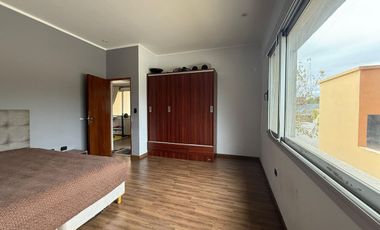 ALQUILER / CASA/ TODOS LOS SERVICIOS Y PILETA