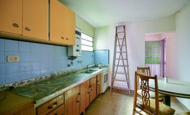 CASA EN VENTA,A REFACCIONAR,LA PLATA