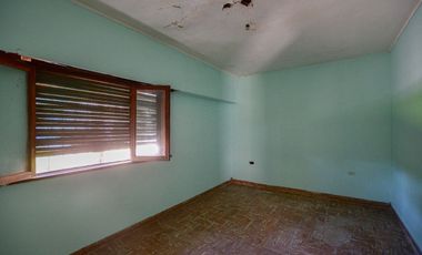 CASA EN VENTA,A REFACCIONAR,LA PLATA
