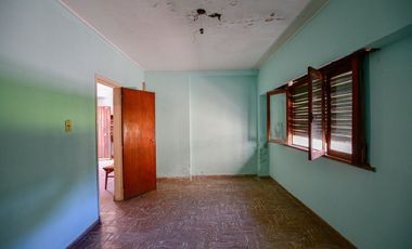 CASA EN VENTA,A REFACCIONAR,LA PLATA