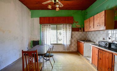 CASA EN VENTA,A REFACCIONAR,LA PLATA