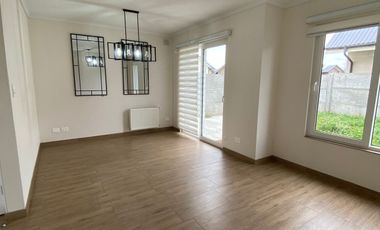 AMPLIA CASA EN CONDOMINIO SAN SEBASTIÁN 3 - COMO NUEVA