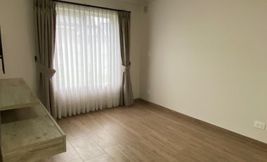 AMPLIA CASA EN CONDOMINIO SAN SEBASTIÁN 3 - COMO NUEVA