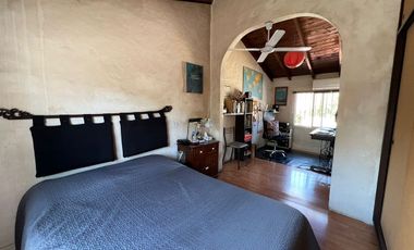 VENTA CASA 3 AMB. - JARDIN Y COCHERA - BELLA VISTA
