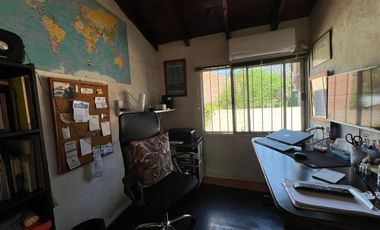 VENTA CASA 3 AMB. - JARDIN Y COCHERA - BELLA VISTA
