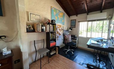 VENTA CASA 3 AMB. - JARDIN Y COCHERA - BELLA VISTA