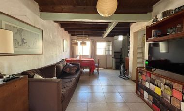 VENTA CASA 3 AMB. - JARDIN Y COCHERA - BELLA VISTA