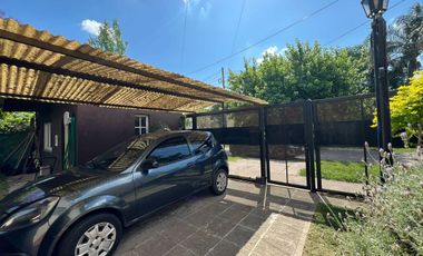 VENTA CASA 3 AMB. - JARDIN Y COCHERA - BELLA VISTA