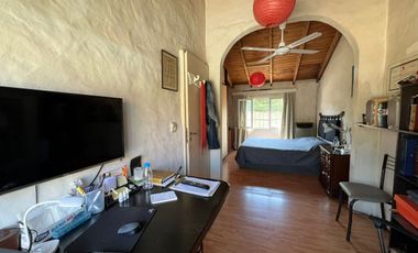 VENTA CASA 3 AMB. - JARDIN Y COCHERA - BELLA VISTA