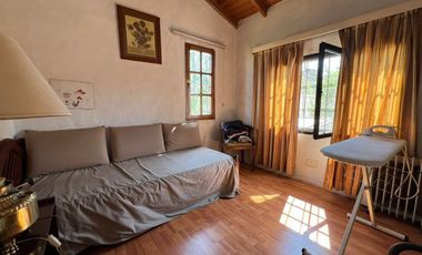 VENTA CASA 3 AMB. - JARDIN Y COCHERA - BELLA VISTA