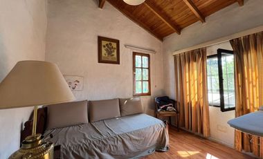 VENTA CASA 3 AMB. - JARDIN Y COCHERA - BELLA VISTA