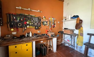 VENTA CASA 3 AMB. - JARDIN Y COCHERA - BELLA VISTA